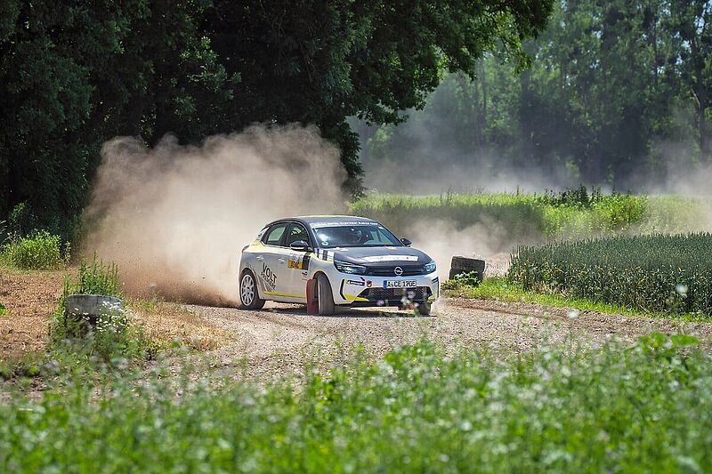 ADAC Opel Electric Rally Cup: Opel punktet mit &ouml;kologischer Verantwortung im Rallyesport
