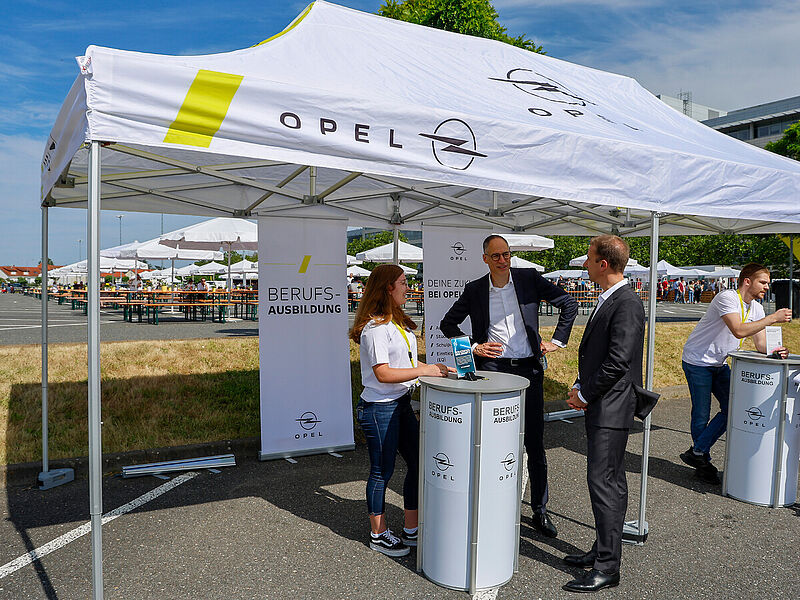 Start ins Berufsleben: Opel &uuml;bernimmt mehr als 100 Auszubildende