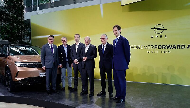 Zahlreiche Ehreng&auml;ste beim Tag der offenen T&uuml;r: Opel feiert 125 Jahre Automobilbau in R&uuml;sselsheim