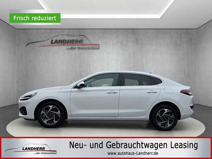 Hyundai i30 Fastback Family 5.J Garantie//Rückfahrkamera/Lenkradheizung