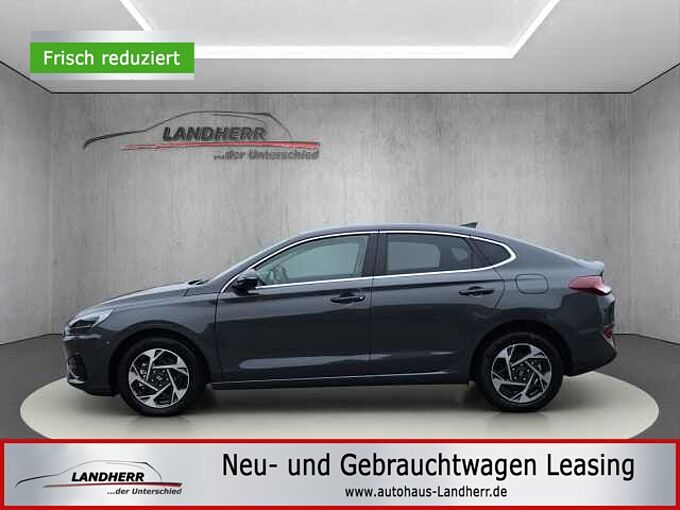Hyundai i30 Fastback Family 5.J Garantie//Rückfahrkamera/Lenkradheizung