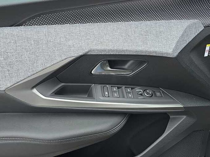 Peugeot 5008 Hybrid GT //Navi/4x Sitzheizung /LED