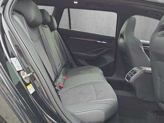 SKODA Superb 2.0 TSI 4x4 Sportline //Head-Up/Pano/AHK