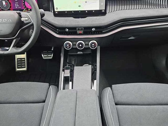 SKODA Superb 2.0 TDI 4x4 Sportline //Head-Up/AHK/ Pano