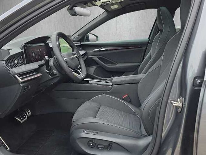 SKODA Superb 2.0 TDI 4x4 Sportline //Head-Up/AHK/ Pano