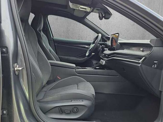 SKODA Superb 2.0 TDI 4x4 Sportline //Head-Up/AHK/ Pano