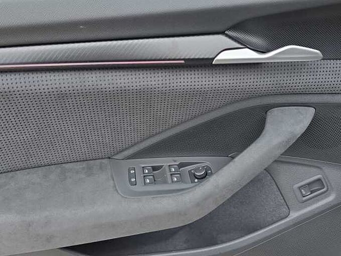 SKODA Superb 2.0 TDI 4x4 Sportline //Head-Up/AHK/ Pano