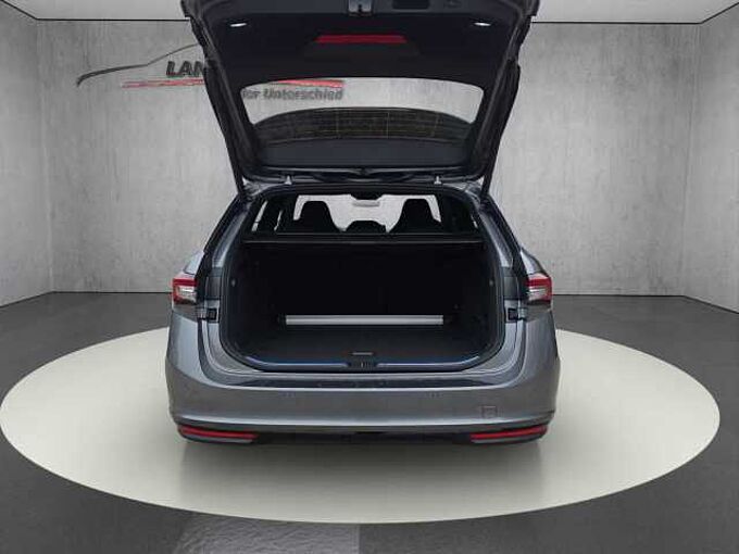 SKODA Superb 2.0 TDI 4x4 Sportline //Head-Up/AHK/ Pano