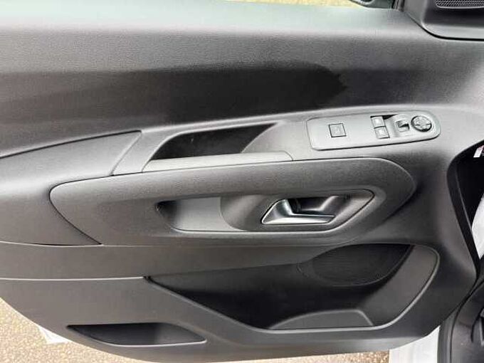 Opel Combo 1.5D  //Kamera/PDC/LED 