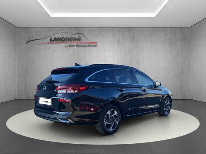 Hyundai i30 1.5 Family 5.J. Garantie/Lenkradheizung