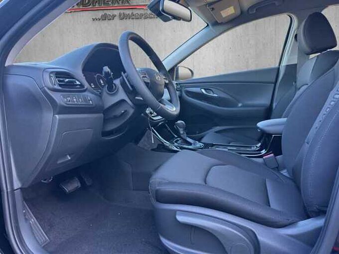 Hyundai i30 1.5 Family 5.J. Garantie/Lenkradheizung