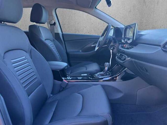 Hyundai i30 1.5 Family 5.J. Garantie/Lenkradheizung