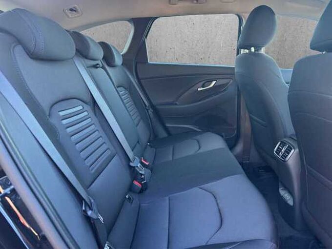 Hyundai i30 1.5 Family 5.J. Garantie/Lenkradheizung
