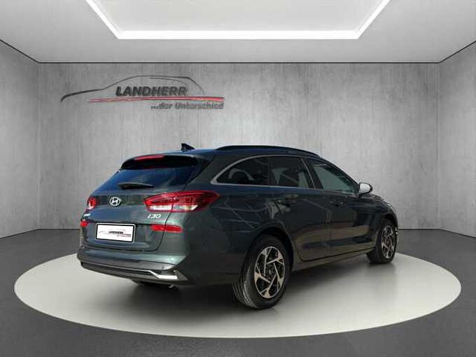 Hyundai i30 Kombi Family 1.5 T-GDI 5.J Garantie/ Navi/ SHZ