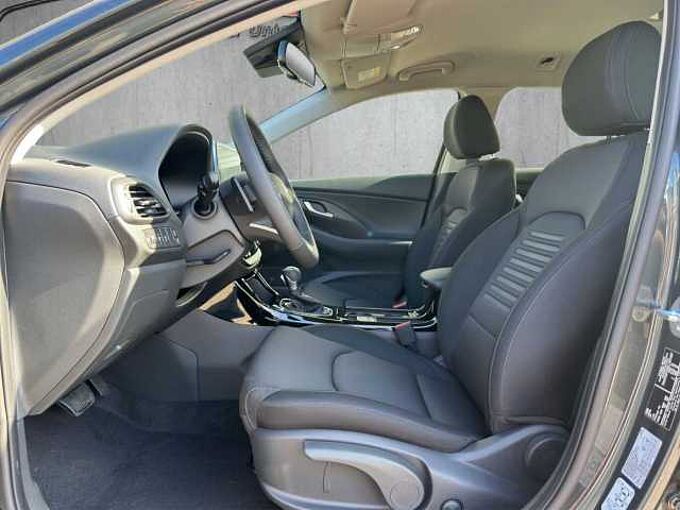 Hyundai i30 Kombi Family 1.5 T-GDI 5.J Garantie/ Navi/ SHZ