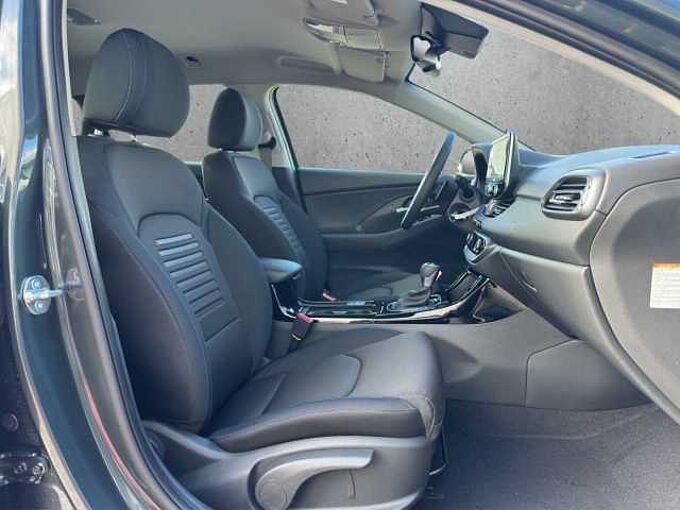Hyundai i30 Kombi Family 1.5 T-GDI 5.J Garantie/ Navi/ SHZ