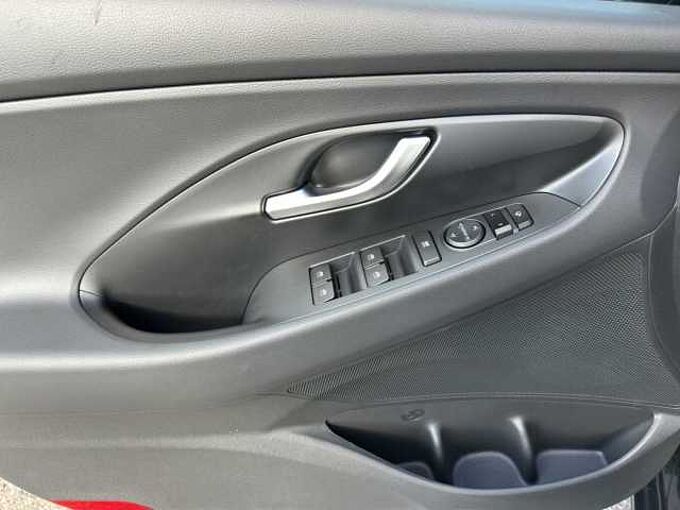 Hyundai i30 Kombi Family 1.5 T-GDI 5.J Garantie/ Navi/ SHZ