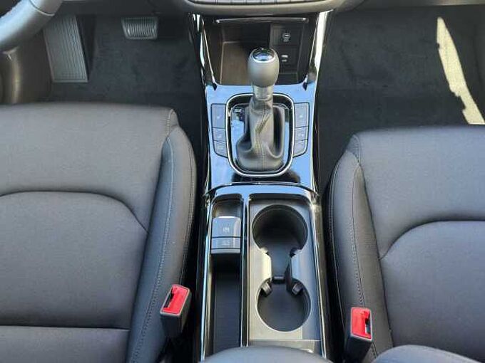 Hyundai i30 Kombi Family 1.5 T-GDI 5.J Garantie/ Navi/ SHZ