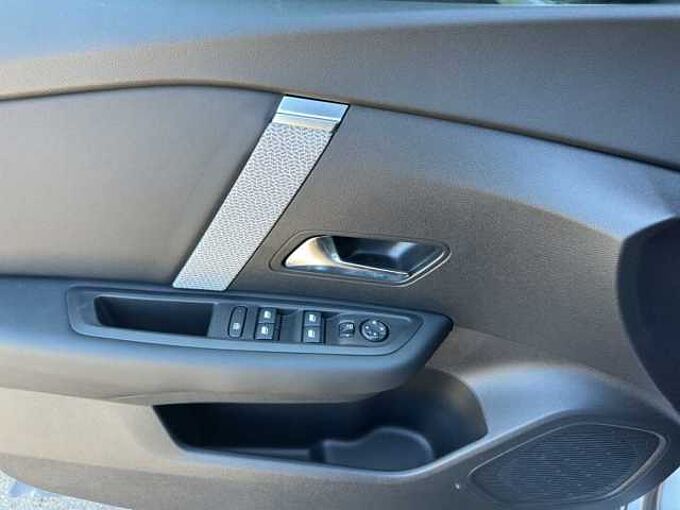 Citroen C4 1.2 Plus Teilleder/Navi/LED