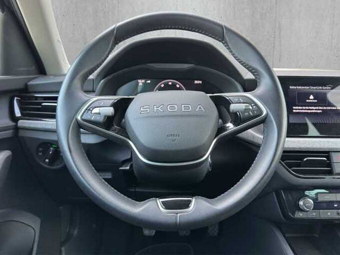 SKODA Kamiq 1.0 TSI Black Doc // LED/Sitzheizung /Kamera