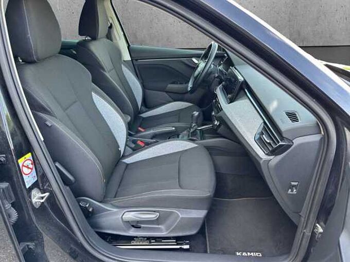 SKODA Kamiq 1.0 TSI Black Doc // LED/Sitzheizung /Kamera
