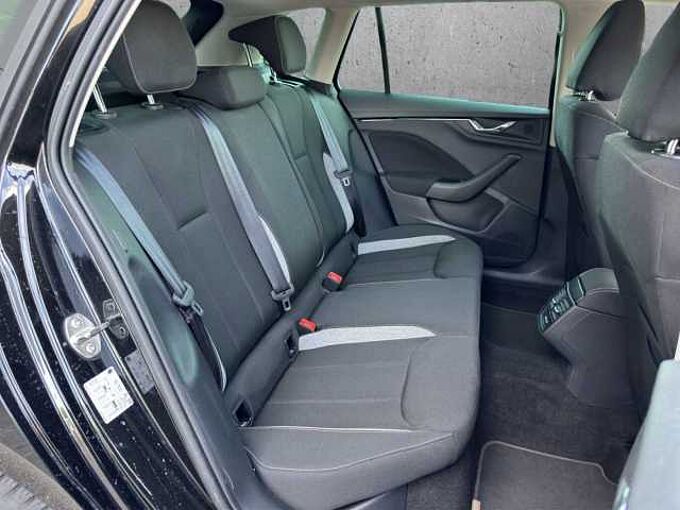SKODA Kamiq 1.0 TSI Black Doc // LED/Sitzheizung /Kamera