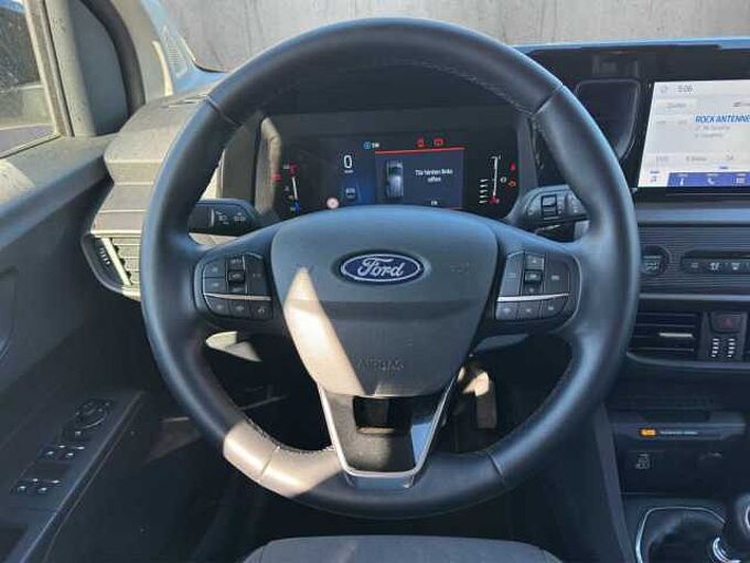 Ford Tourneo Courier EcoBoost Titanium // Alu/Kamera