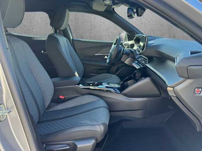 Peugeot 2008 Allure // ACC/Kamera 360°/LED/SHZ