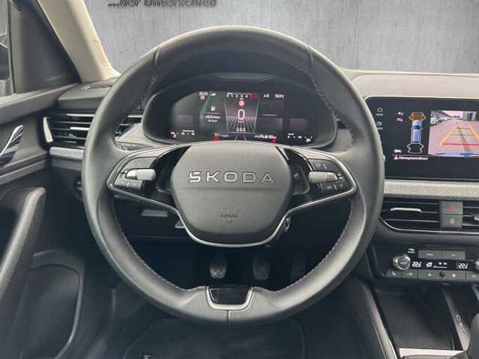SKODA Kamiq 1.0 TSI Black Doc // LED/Sitzheizung /Kamera