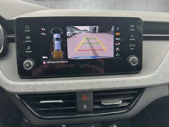 SKODA Kamiq 1.0 TSI Black Doc // LED/Sitzheizung /Kamera