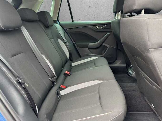 SKODA Kamiq 1.0 TSI Black Doc // LED/Sitzheizung /Kamera