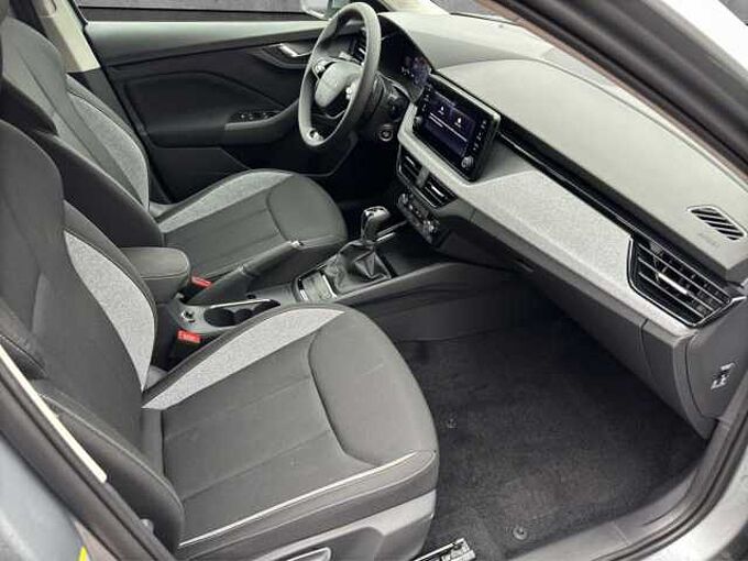 SKODA Kamiq 1.0 TSI Selection //Einparkhilfe/Sitzheizung/ LED