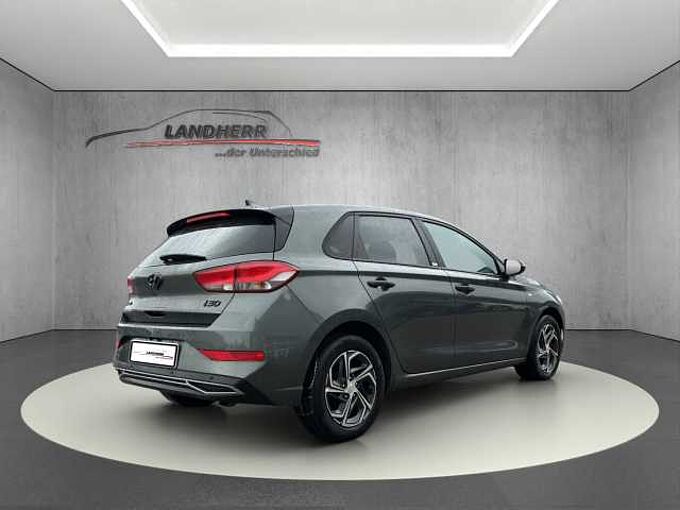 Hyundai i30 1.5 48V Hybrid Intro *LED/Navi/Kamera/SHZ*