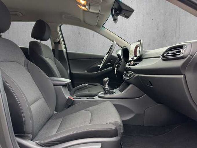 Hyundai i30 1.5 48V Hybrid Intro *LED/Navi/Kamera/SHZ*