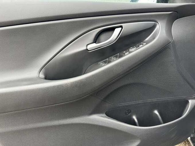 Hyundai i30 1.5 48V Hybrid Intro *LED/Navi/Kamera/SHZ*