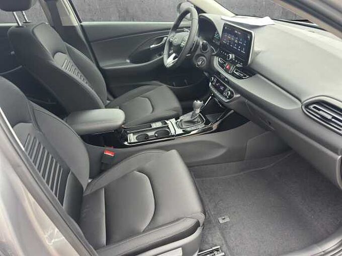 Hyundai i30 1.5 Family Rückfahrkamera/Lenkradheizung