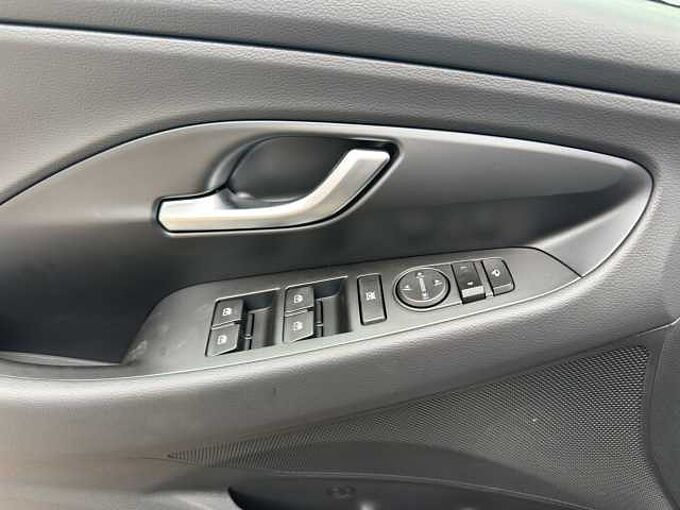 Hyundai i30 1.5 Family Rückfahrkamera/Lenkradheizung