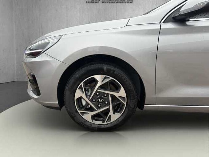 Hyundai i30 1.5 Family Rückfahrkamera/Lenkradheizung