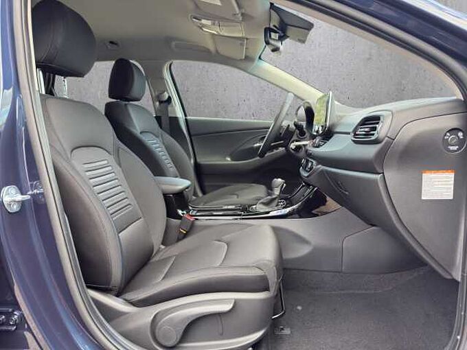 Hyundai i30 Kombi 1.5 T-GDI Family // LED/Kamera/SHZ
