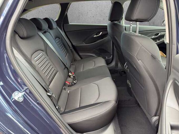 Hyundai i30 Kombi 1.5 T-GDI Family // LED/Kamera/SHZ