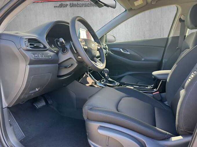 Hyundai i30 Kombi 1.5 T-GDI Family // LED/Kamera/SHZ