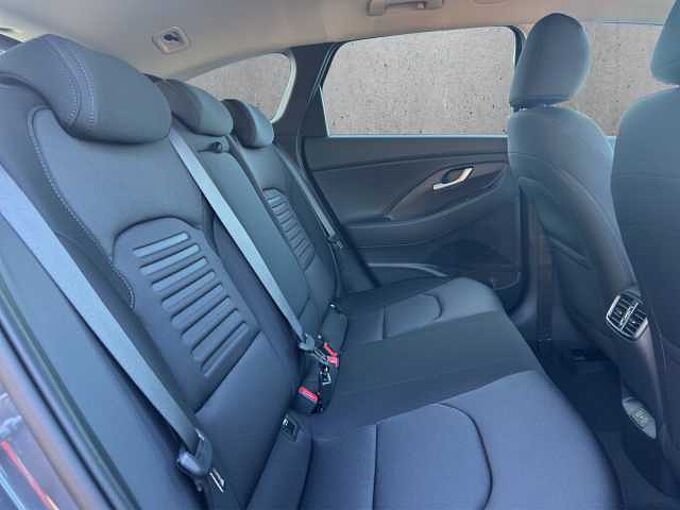 Hyundai i30 Kombi 1.5 T-GDI Family // LED/Kamera/SHZ