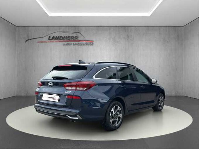 Hyundai i30 Kombi 1.5 T-GDI Family // LED/Kamera/SHZ