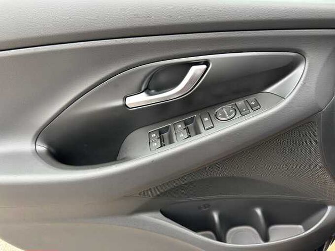 Hyundai i30 Kombi 1.5 T-GDI Family // LED/Kamera/SHZ