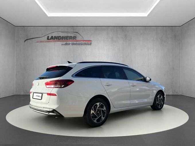 Hyundai i30 Kombi 1.5 T-GDI Family // LED/Kamera/SHZ