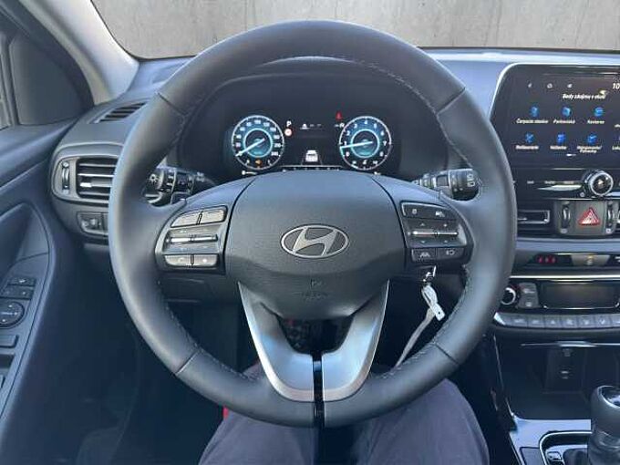 Hyundai i30 Kombi 1.5 T-GDI Family // LED/Kamera/SHZ