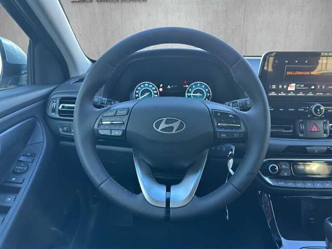 Hyundai i30 Kombi 1.5 T-GDI Family // LED/Kamera/SHZ