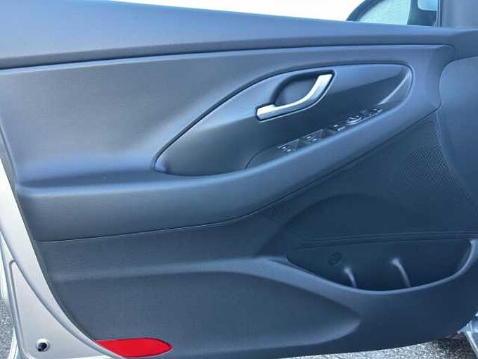 Hyundai i30 Kombi 1.5 T-GDI Family // LED/Kamera/SHZ