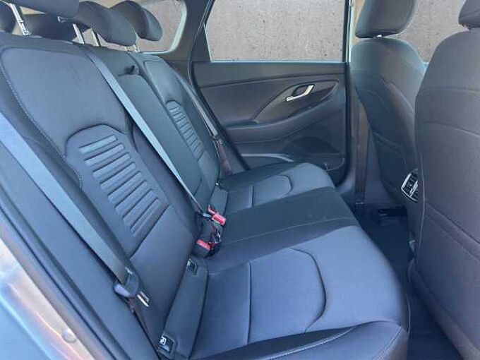 Hyundai i30 Kombi 1.5 T-GDI Family // LED/Kamera/SHZ