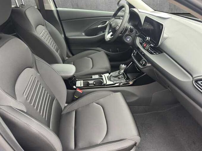 Hyundai i30 1.5 Family Rückfahrkamera/Lenkradheizung